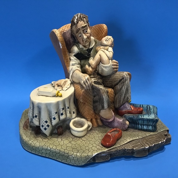 Vintage England Figurine - Picture 1 of 14